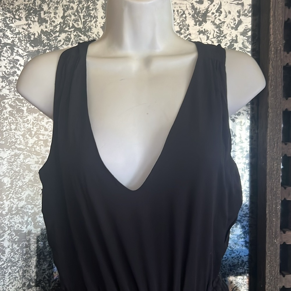 Alice + Olivia Deep V-neck Jumpsuit - Picture 4 of 7